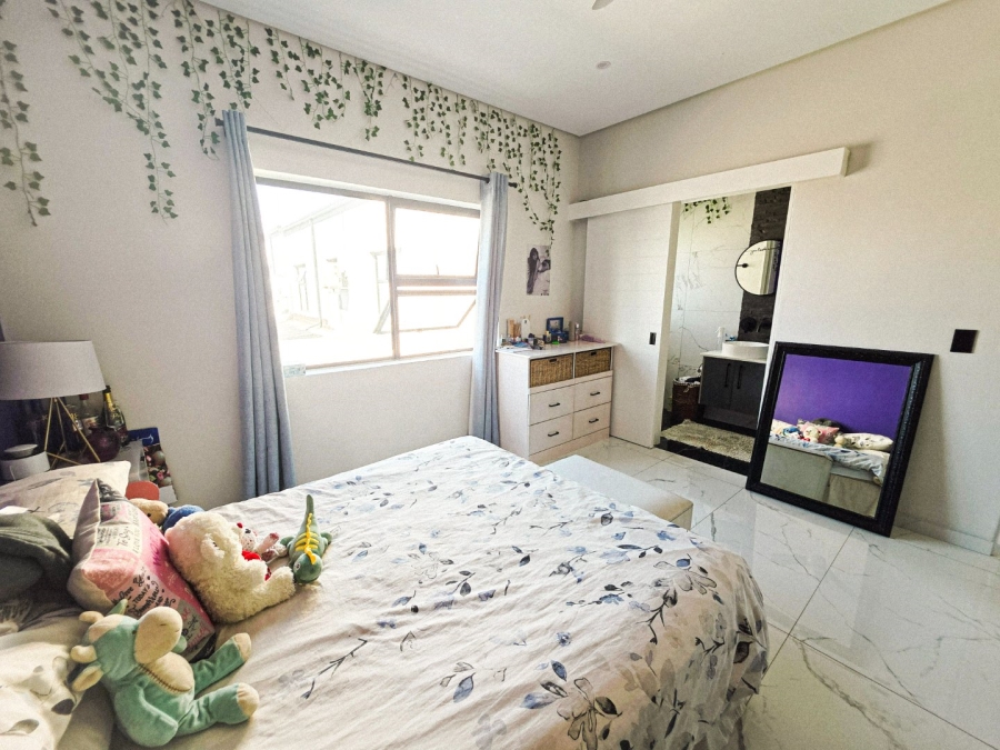 5 Bedroom Property for Sale in Sandown Western Cape